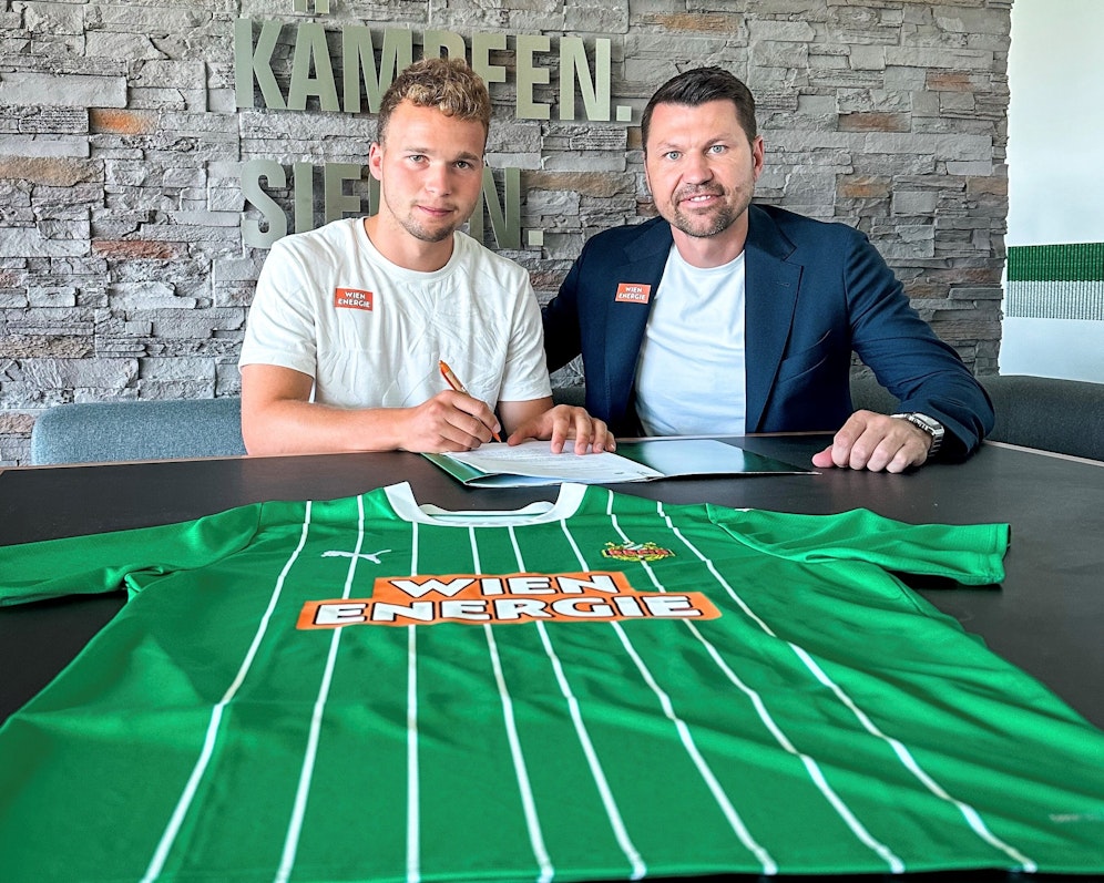 Matthias Seidl unterschreibt bei Rapid Wien. 