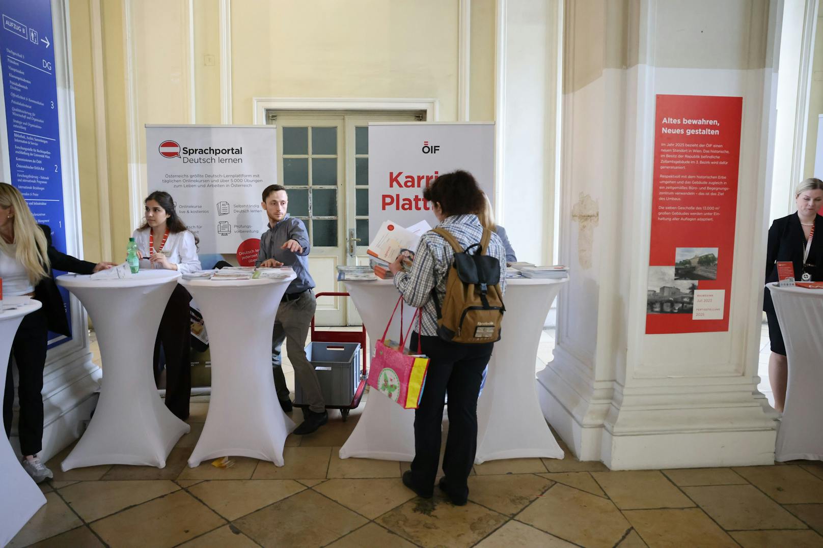 Auf der Berufsmesse informierten unterschiedliche Unternehmen über Job und Ausbildung.