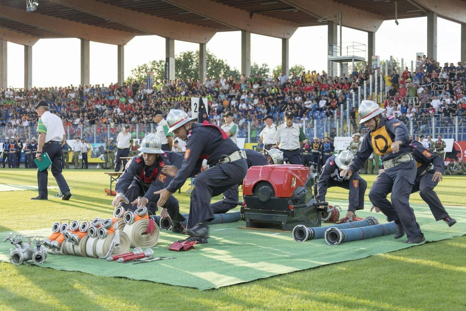 10.000 Florianis matchen sich bei den Landesfeuerwehr-Leistungsbewerben.