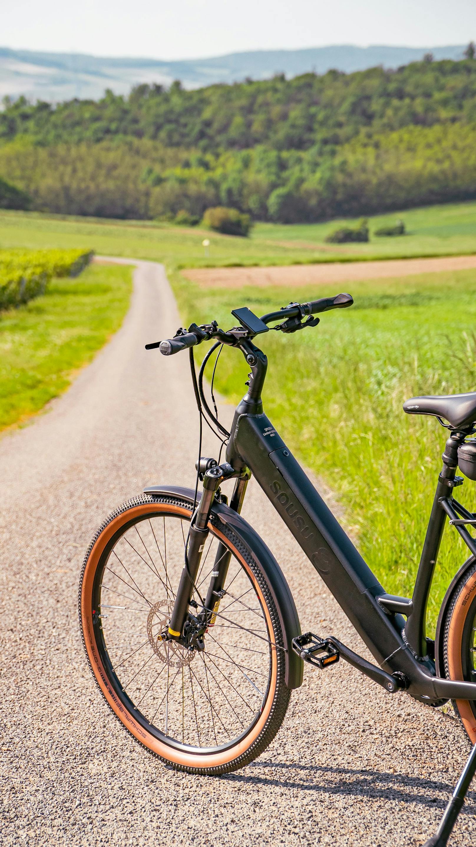 ... Herstellungsprozess der Elektrofahrräder selbst", heißt es von spusu. Produziert werden die E-Bikes "von drei Fahrradtechnikern ...