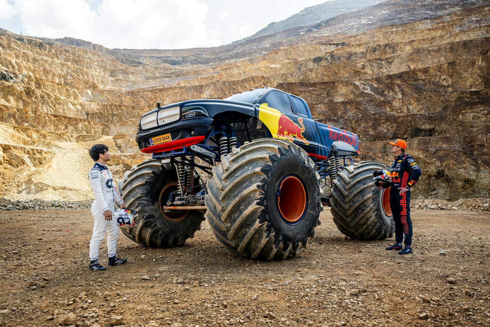 Red-Bull-Stars im Monster-Truck-Duell