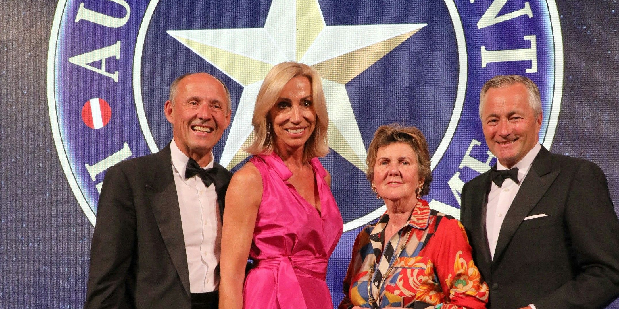 Salzburg-Tourismus-Chef Leo BAUERNBERGER, Anita GERHARDTER, Helga RABL-STDLER, Hannes AMETSREITER auf der Bühne.