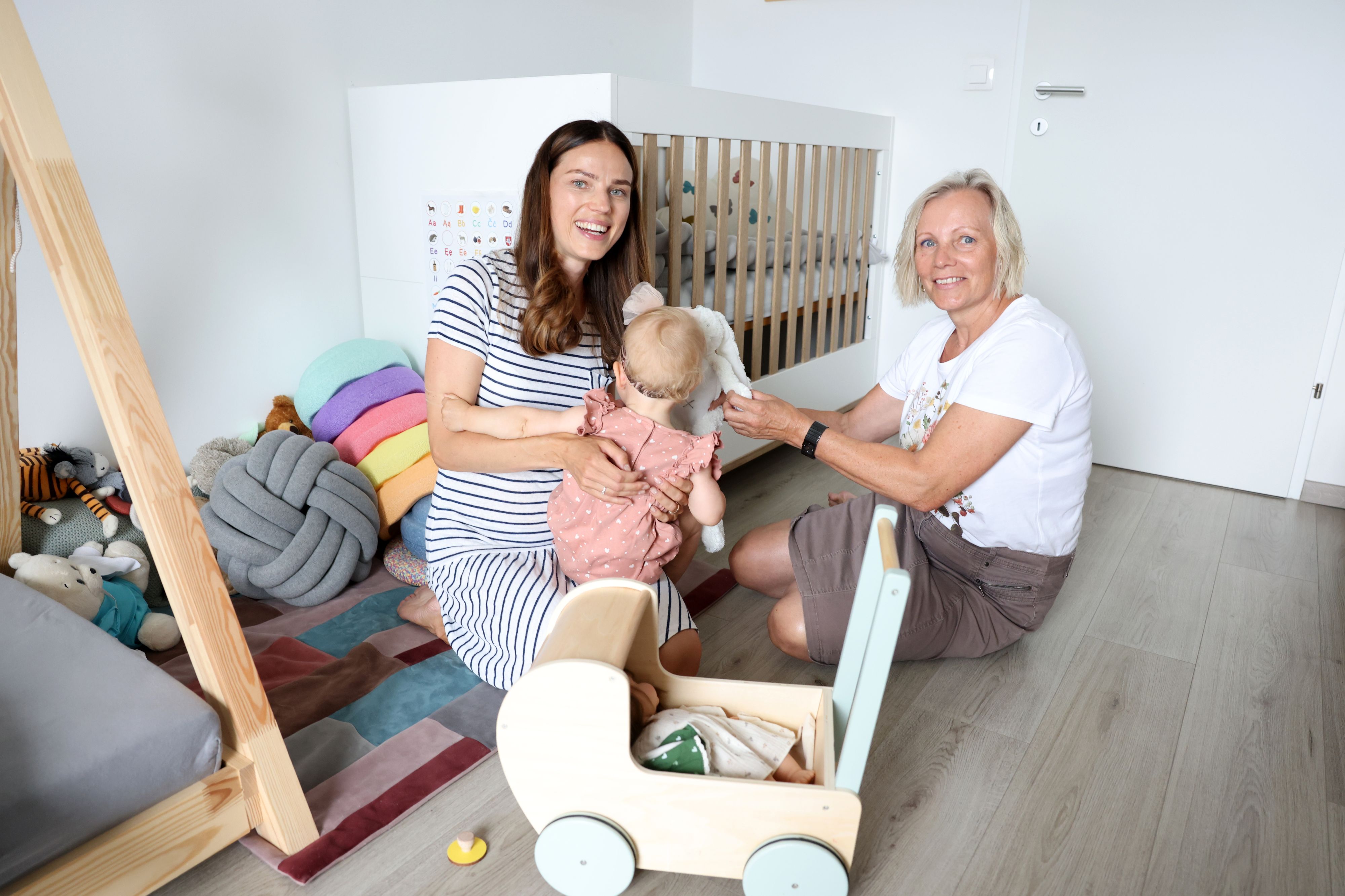 Egle (35) mit ihrer einjährigen Tochter und 