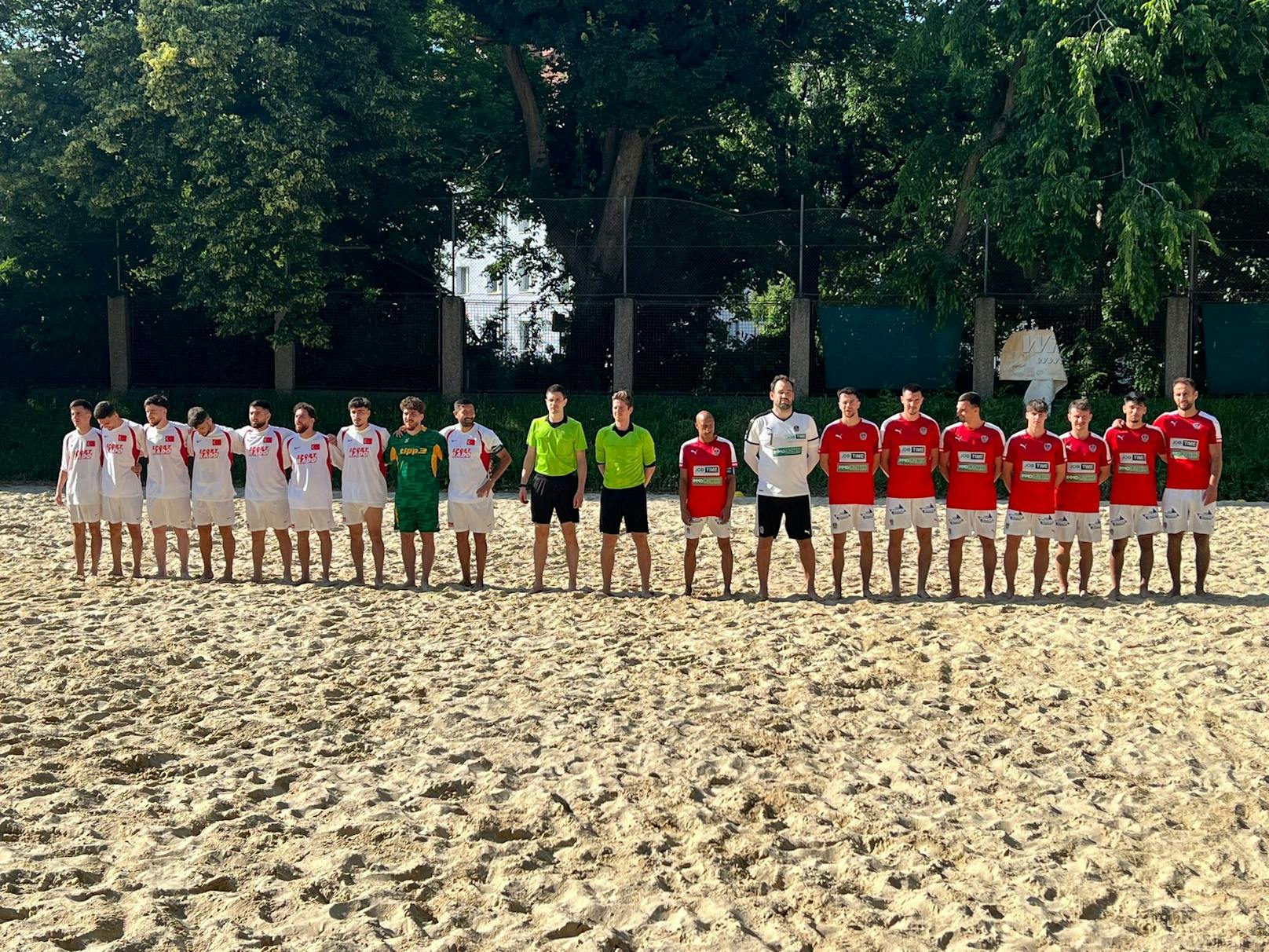 Sechs Auswahlen gaben sich nämlich beim Beachsoccer-Nationencup die Ehre.