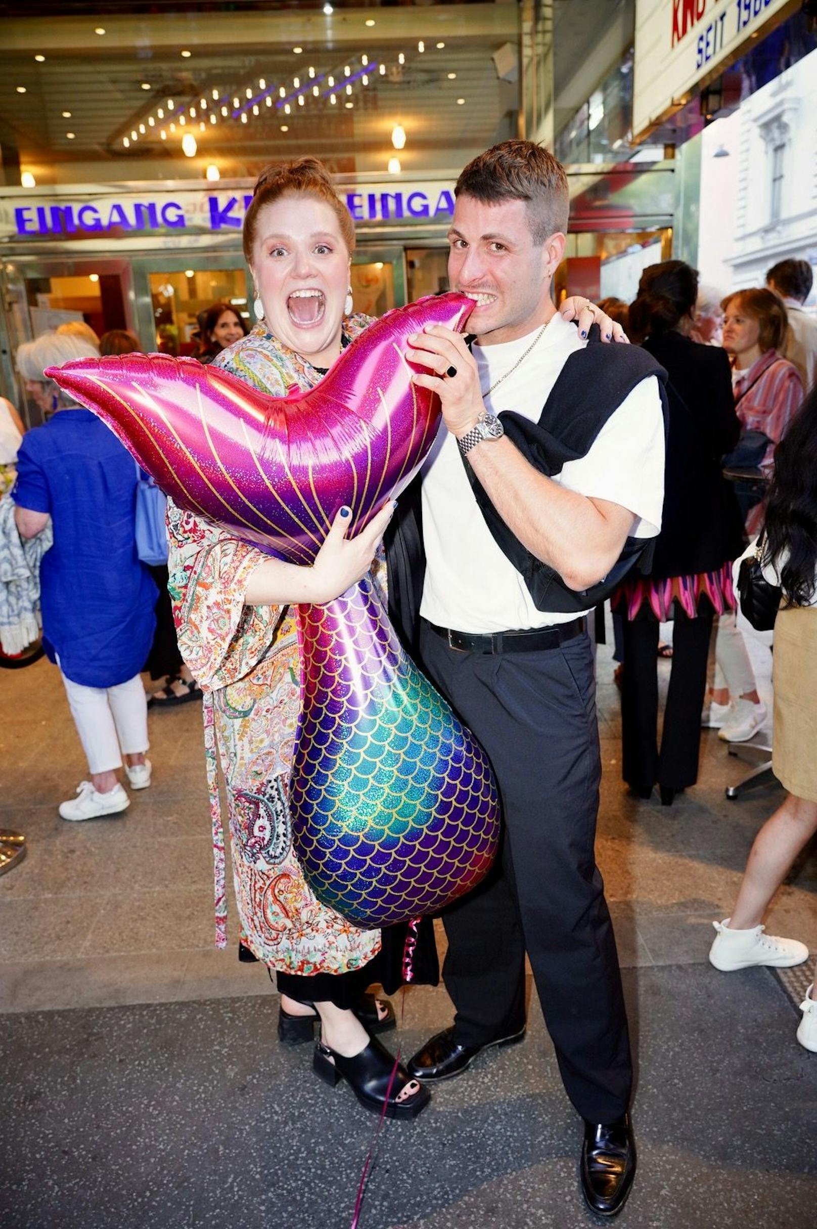 Stefanie Reinsperger mit Mermaid-Tail im Gartenbaukino.