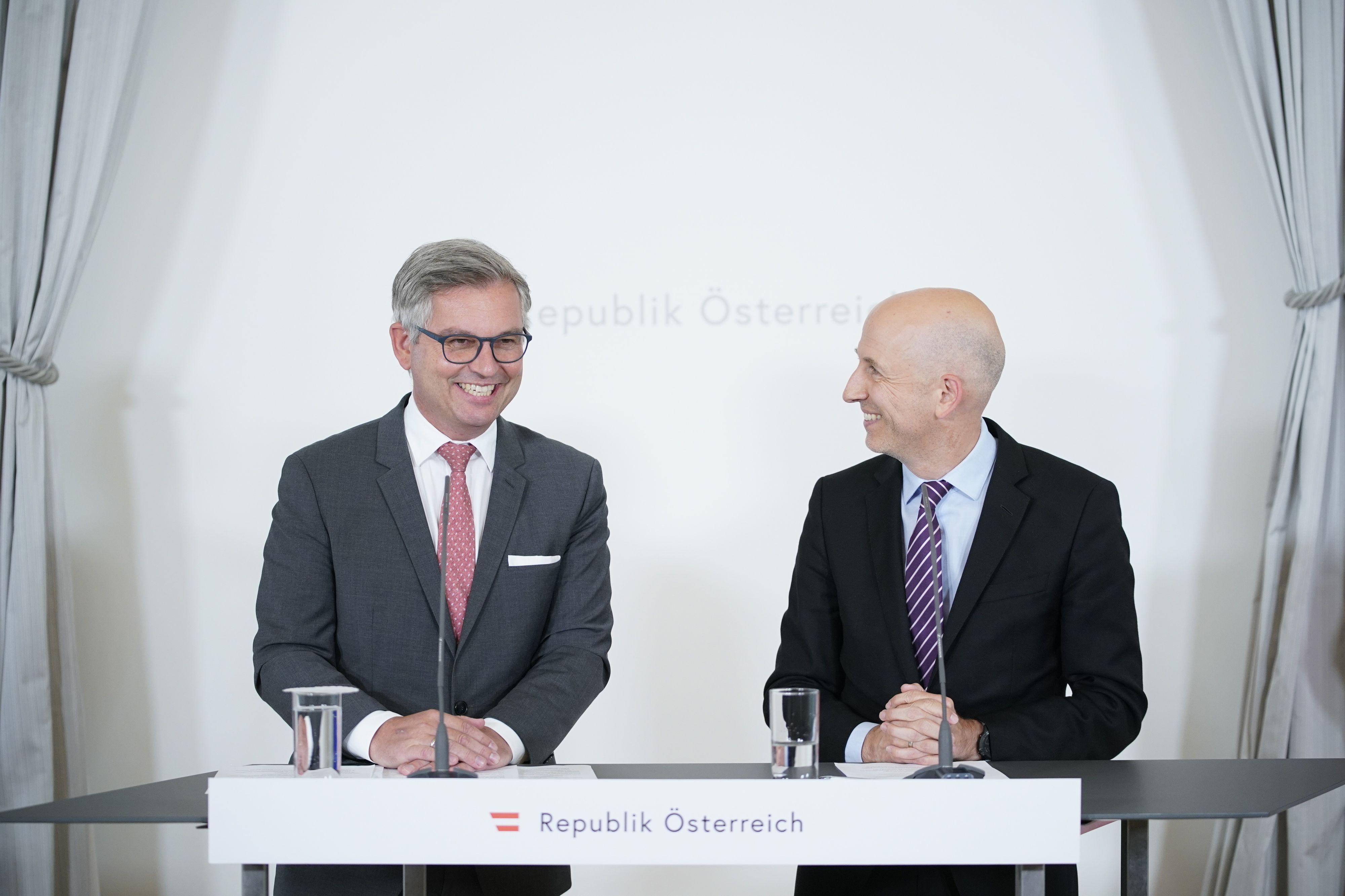 Magnus Brunner und Martin Kocher durften das Besprochene im Ministerrat präsentieren.