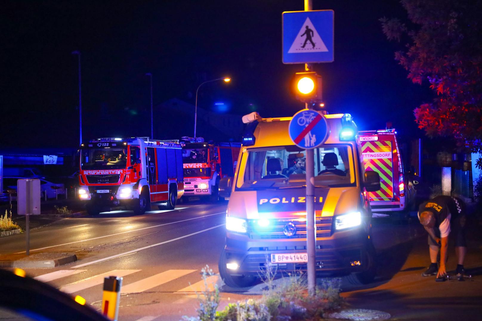 Eine größere Gasexplosion hat am späten Dienstagabend in Ansfelden (Bezirk Linz-Land) ein Wohnhaus in Brand gesetzt und für chaotische Szenen gesorgt.