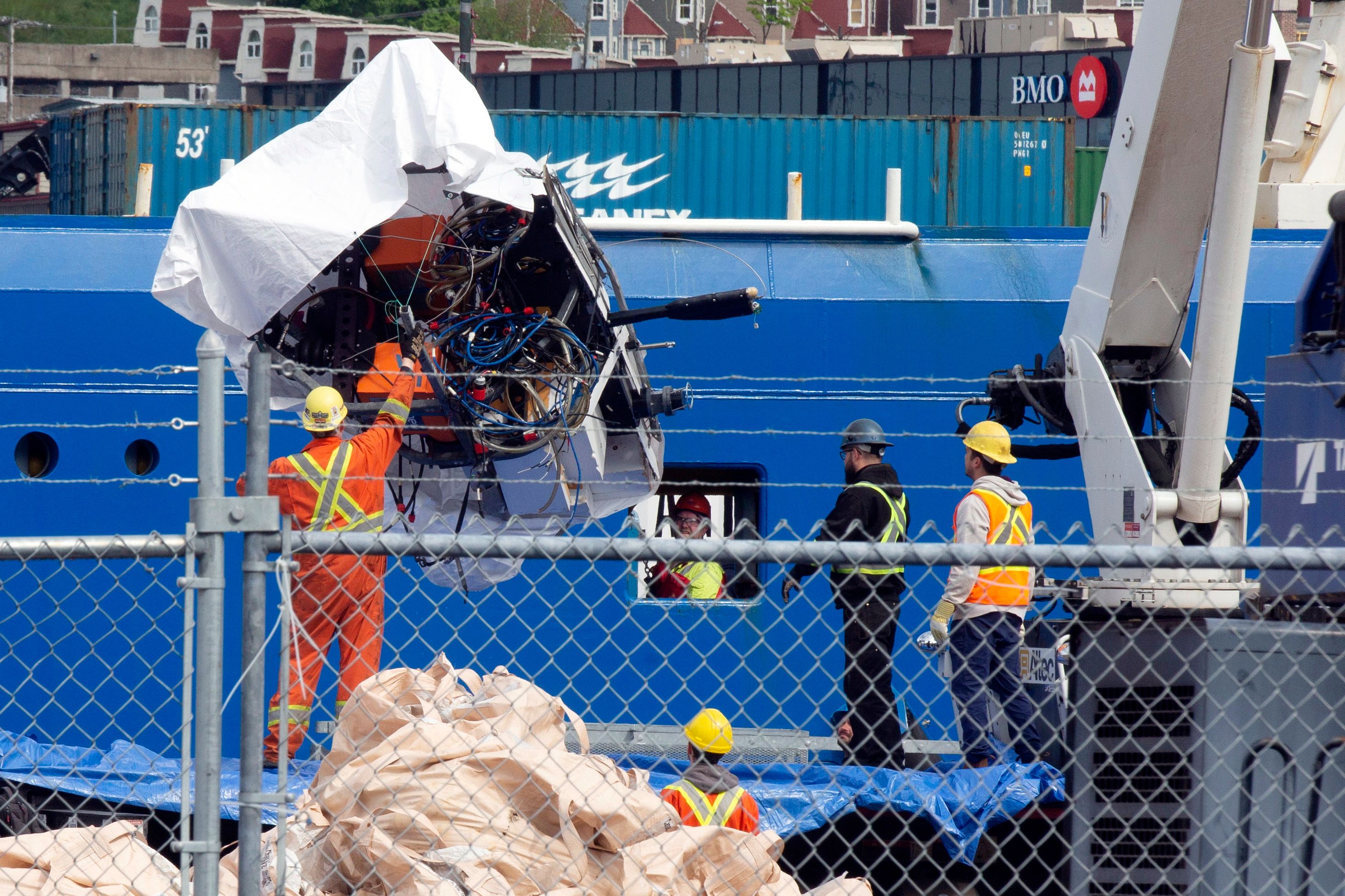 Download von www.picturedesk.com am 28.06.2023 (17:24).  Debris from the Titan submersible, recovered from the ocean floor near the wreck of the Titanic, is unloaded from the ship Horizon Arctic at the Canadian Coast Guard pier in St. John's, Newfoundland, Wednesday, June 28, 2023. (Paul Daly/The Canadian Press via AP) - 20230628_PD5309 - Rechteinfo: Rights Managed (RM)