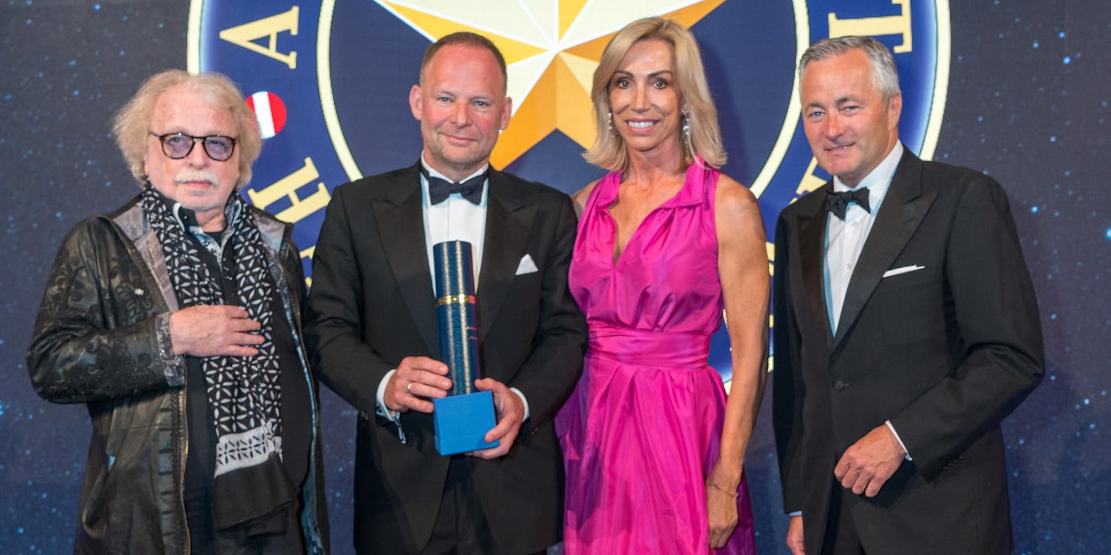 Bernhard PAUL, Alex KNECHTSBERGER Anita GERHARDTER und Hannes AMETSREITER wurden bei den "EMBA Awards" in die "Austrian Event Hallo of Fame" aufgenommen.