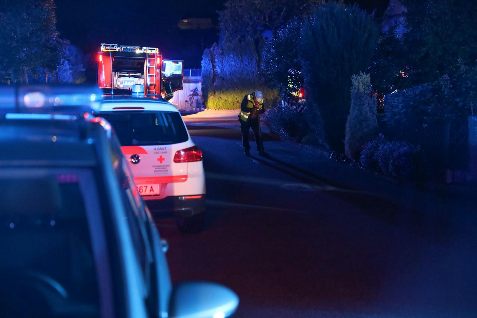 Eine größere Gasexplosion hat am späten Dienstagabend in Ansfelden (Bezirk Linz-Land) ein Wohnhaus in Brand gesetzt und für chaotische Szenen gesorgt.