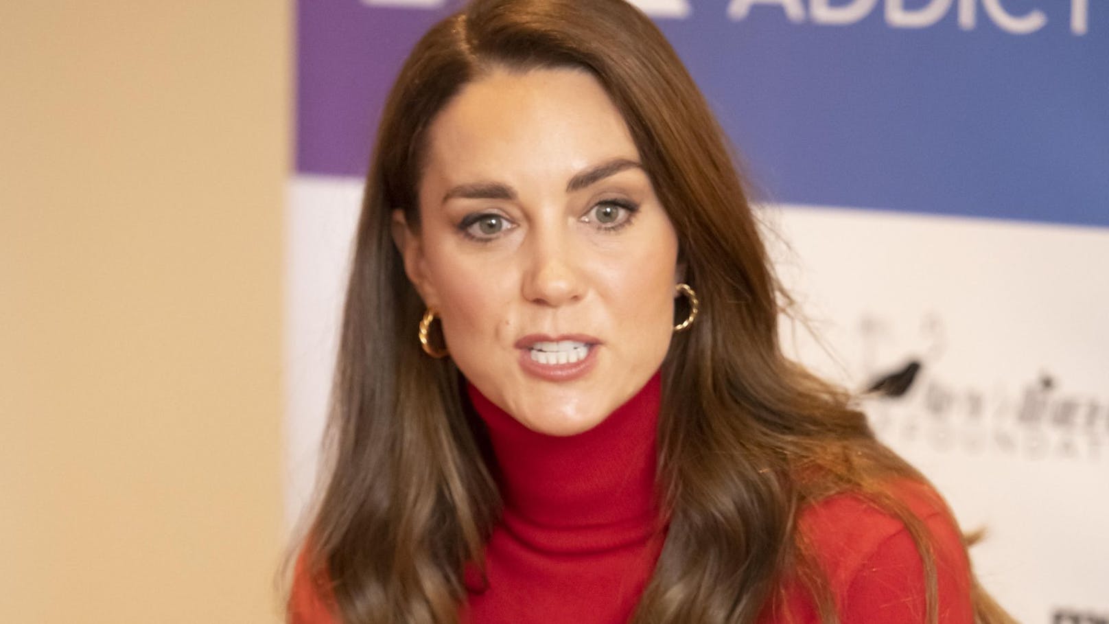 Prinzessin Kate trug schon des Öfteren Teile von Christopher Kane. Ein Mantelkleid dürfte ihr besonders ans Herz gewachsen sein.