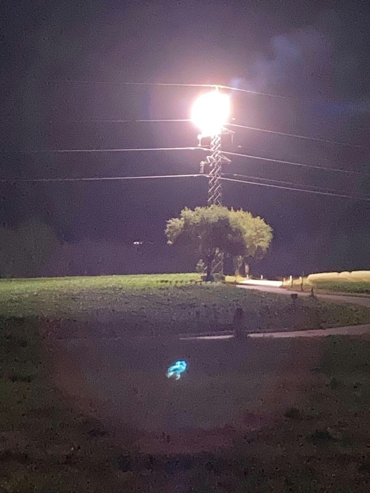 Heute.at - Brandgefährlich! Hochspannungsmast stand in Flammen