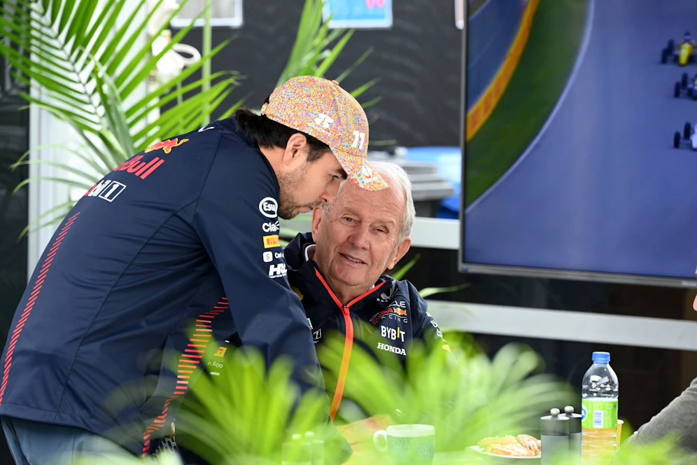 Sergio Perez mit Motorsportboss Helmut Marko.