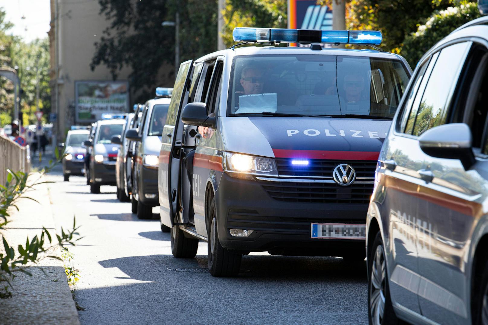 Die Polizei rückte am Mittwochabend in ein Mehrparteienhaus in Zeltweg aus. (Archivfoto)