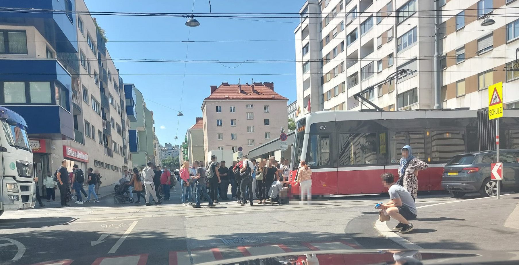 Kind (9) Nach Bim-Unfall In Wien In Lebensgefahr | Heute.at