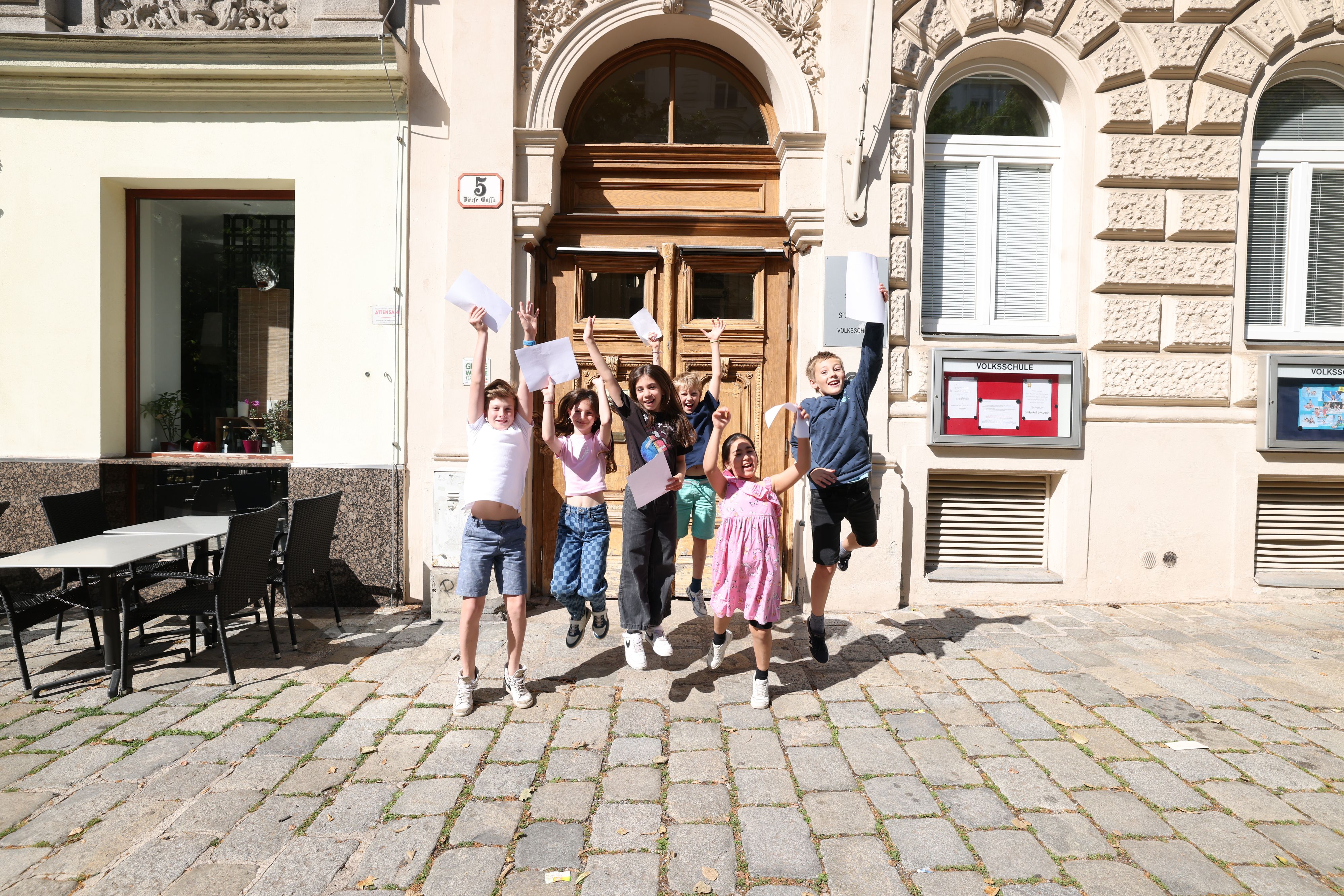 Die Kinder der VS Börsegasse freuten sich über ihr Zeugnis.