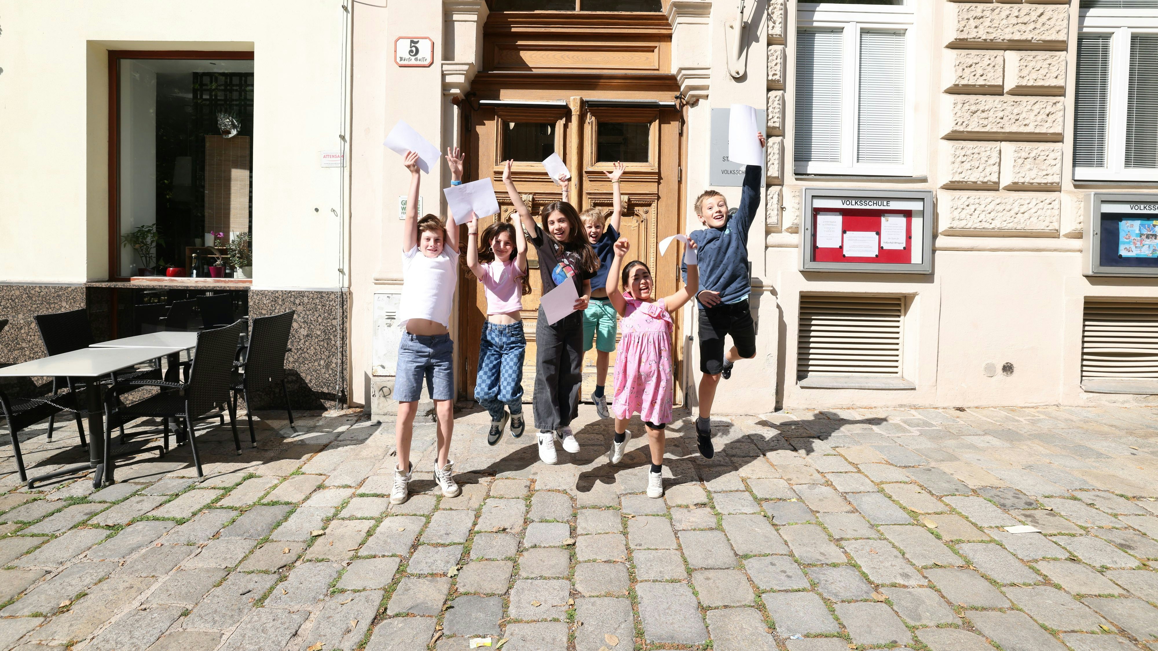Die Kinder der VS Börsegasse freuten sich über ihr Zeugnis.