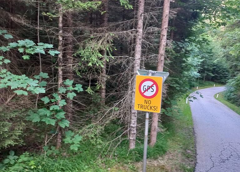 Spätestens an dieser Stelle hätte beim Fahrer wohl Skepsis aufkommen sollen.&nbsp;