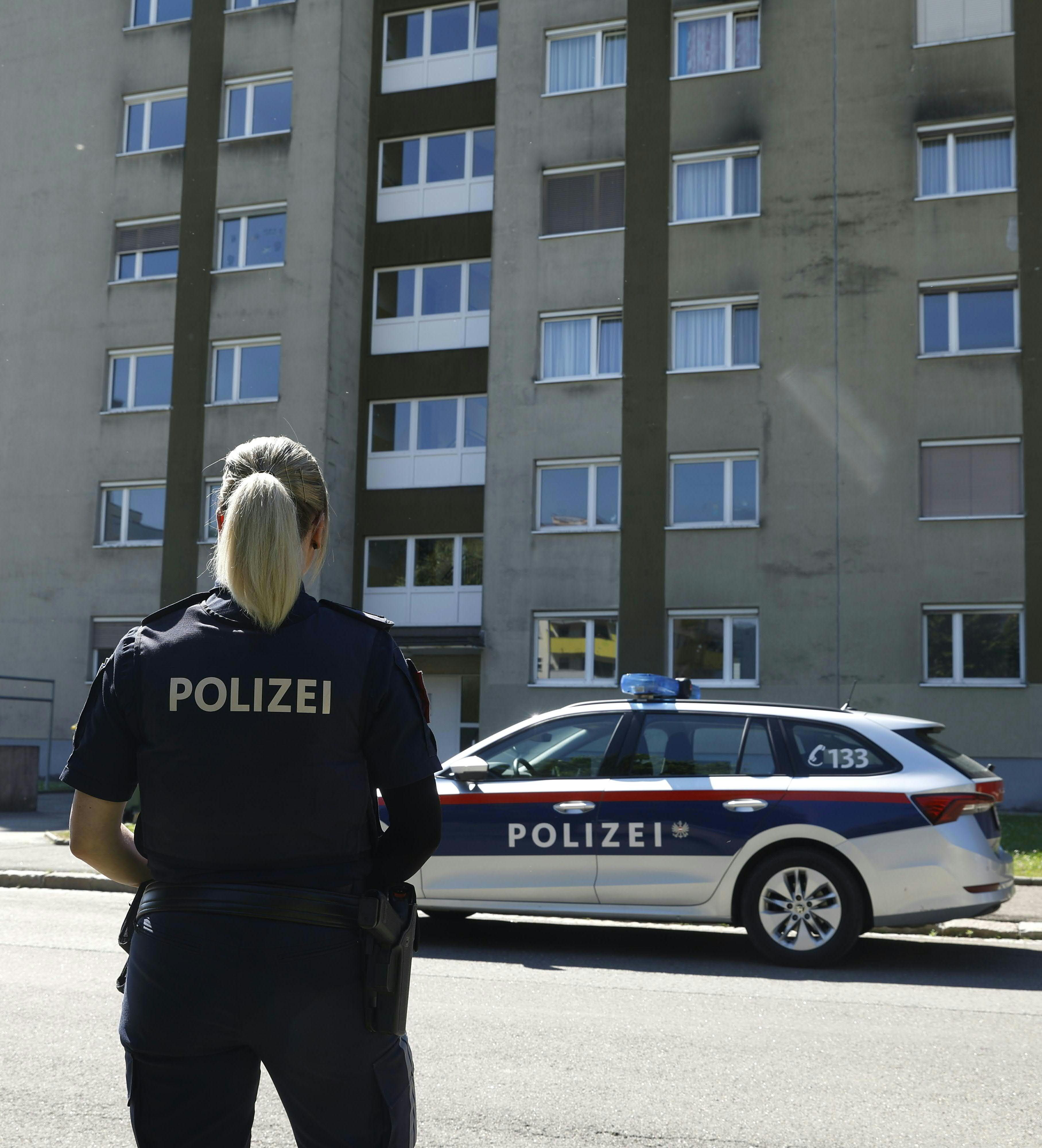Auch am Tag danach ist die Polizei noch vor Ort. 