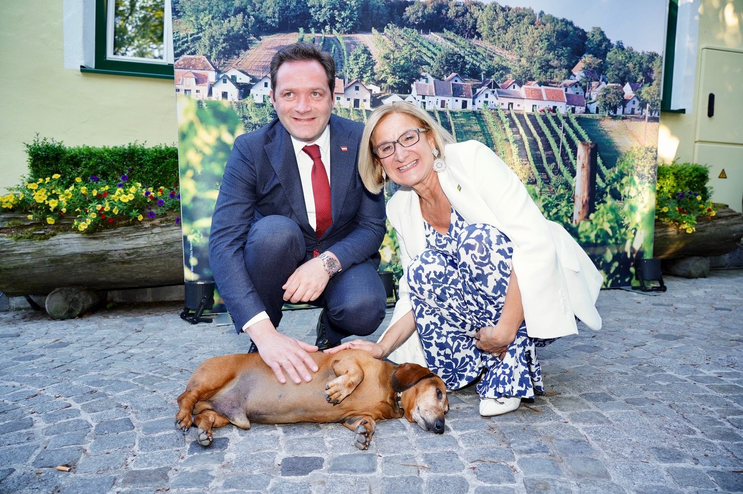 Mikl-Leitner mit Hausdackel