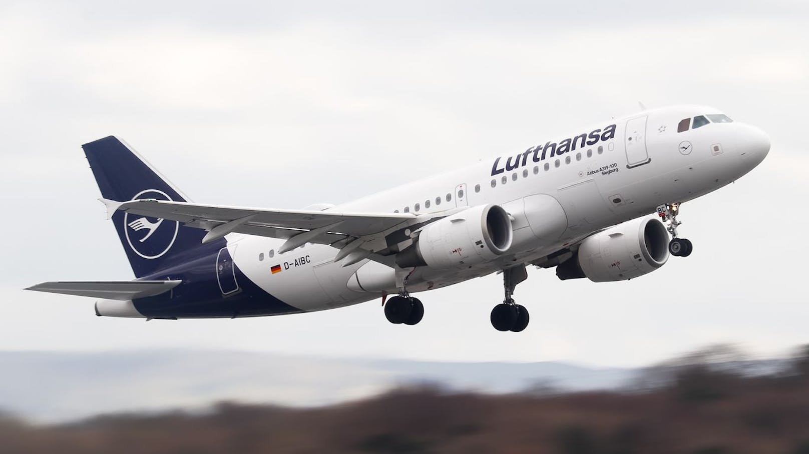 Während eines Lufthansa-Fluges von Frankfurt nach Dresden kam es zu einem merkwürdigen Zwischenfall.