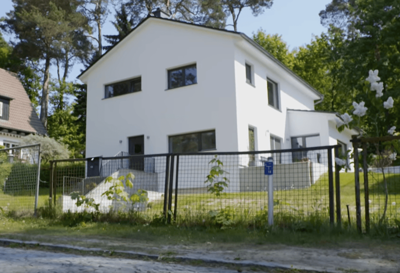 Heute.at - Familie baut Traumhaus, dann kommt Grundstücks-Besitzer