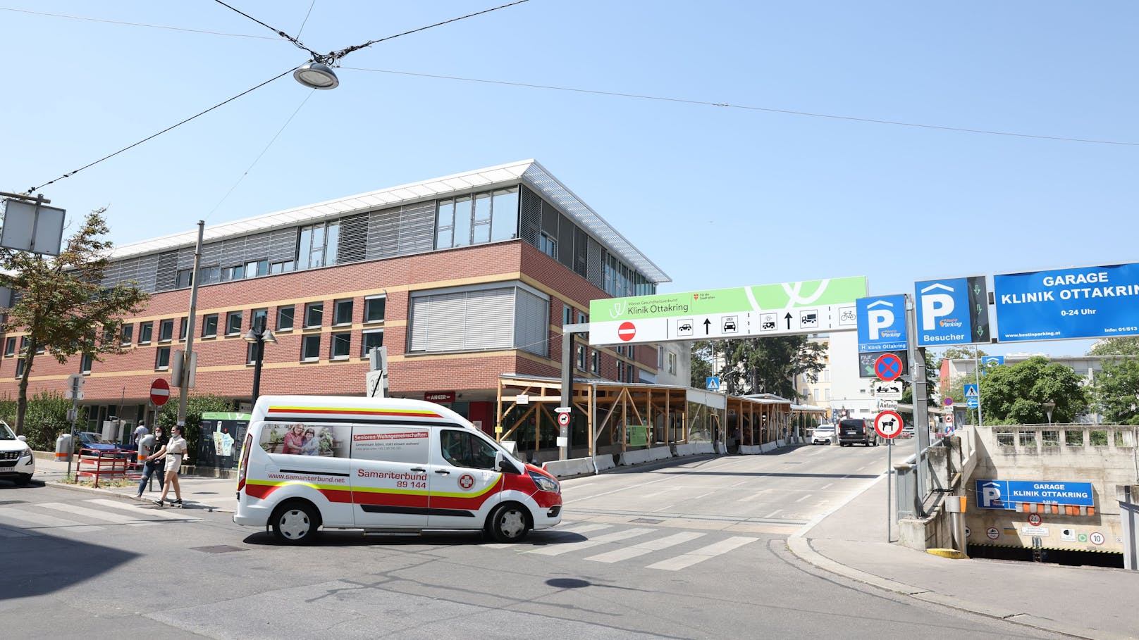 Der 84-Jährige wurde in die Klinik Ottakring gebracht, liegt dort derzeit auf der Intensivstation.