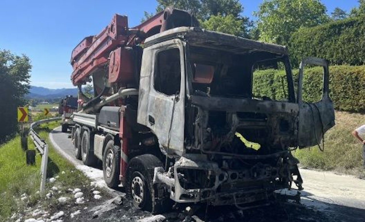 Heute.at - Biker (23) hat bei Crash gegen Lkw keine Chance