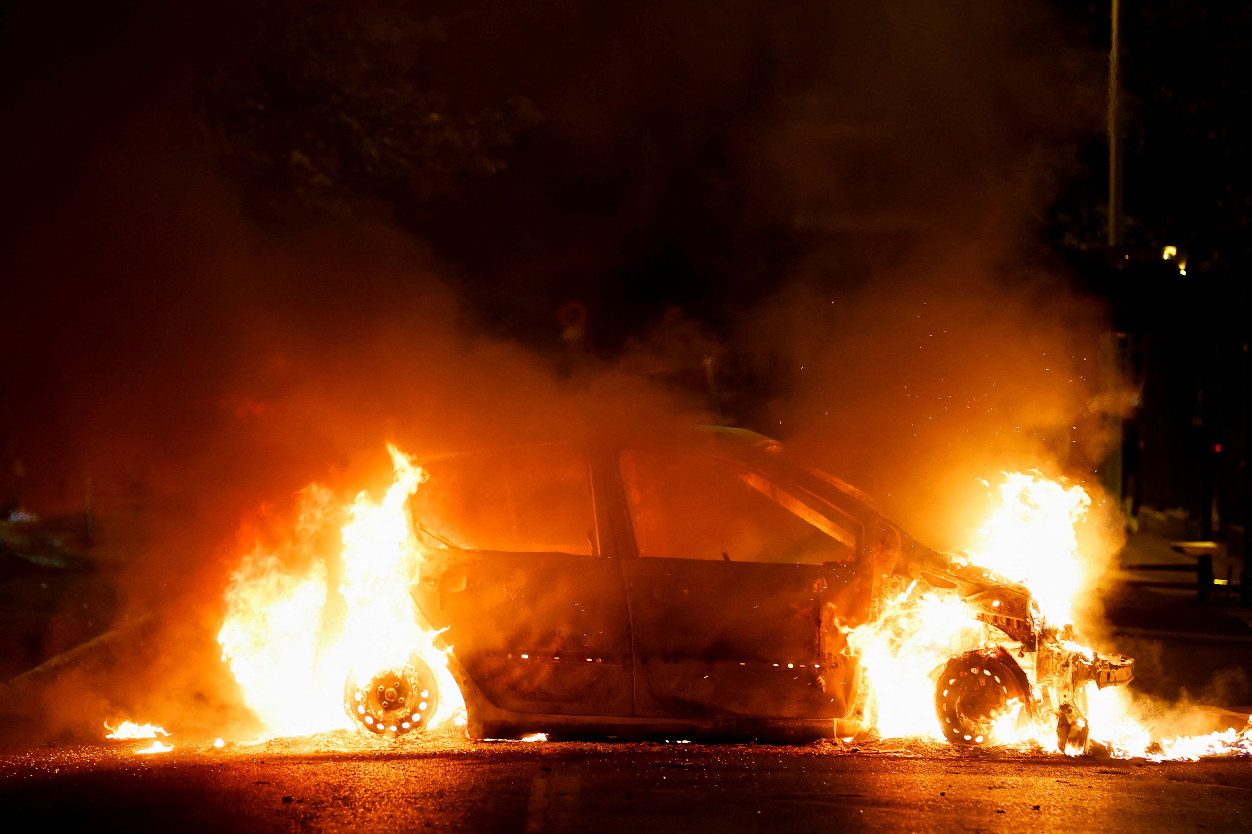 Nach dem tödlichen Schuss eines Polizisten auf einen 17-Jährigen eskalierten in Frankreich zahlreiche Proteste.