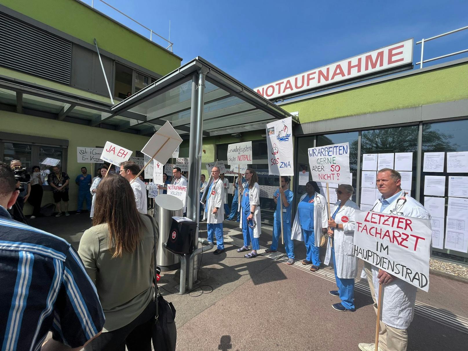 Am Freitag fand vor der Klinik Ottakring ein Ärztestreik statt.