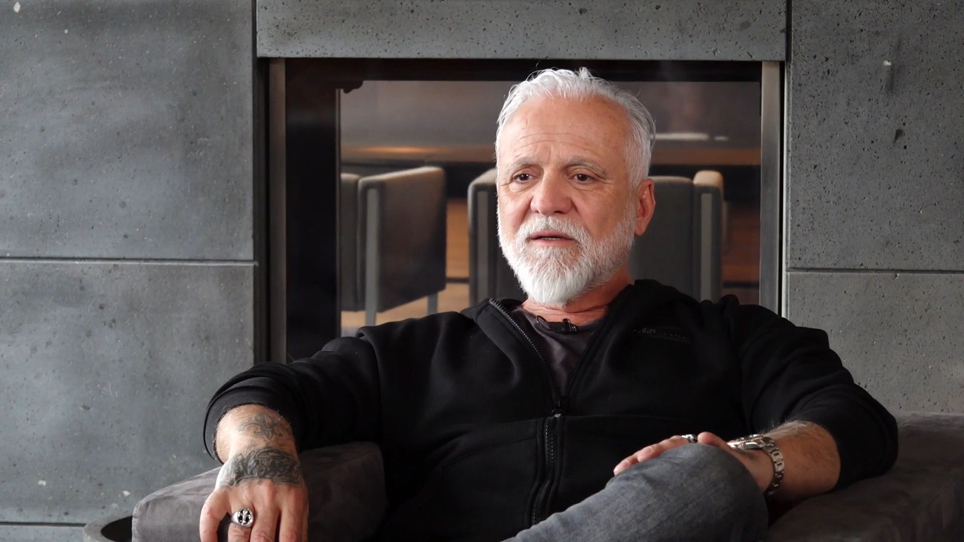 Download von www.picturedesk.com am 01.07.2023 (12:26).  20 April 2023, Berlin: Nino de Angelo, singer, taken during an interview with the German Press Agency. His new album "From Eternity to Eternity" will be released on May 12, 2023. (to dpa "Nino De Angelo feels fit for tour despite sick lungs") Photo: Sven Käuler/dpa - 20230420_PD22482 - Rechteinfo: Rights Managed (RM)