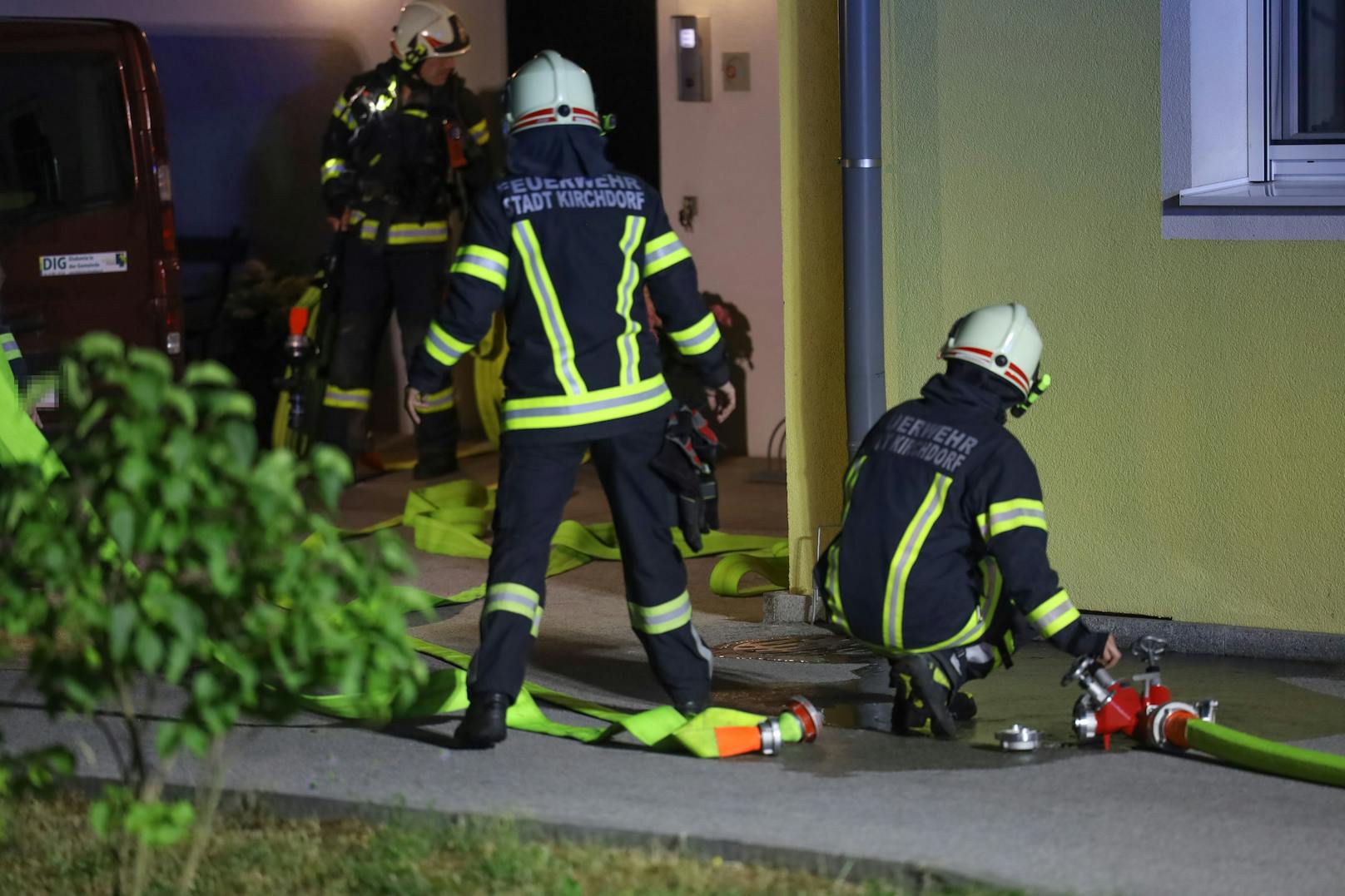 In der Nacht auf Samstag wurde die Feuerwehr mit dem Einsatzstichwort "Brand Wohnhaus" zu einem Kellerbrand nach Kirchdorf an der Krems alarmiert.