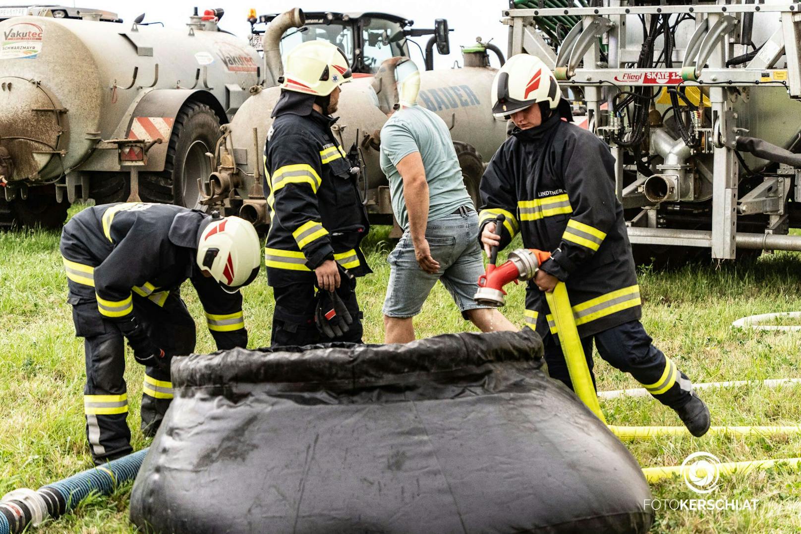 Am späten Freitagnachmittag wurden 18 Feuerwehren im Bezirk Perg zu einem Großeinsatz alarmiert, ein Bauernhof war in Brand geraten und brannte völlig nieder.