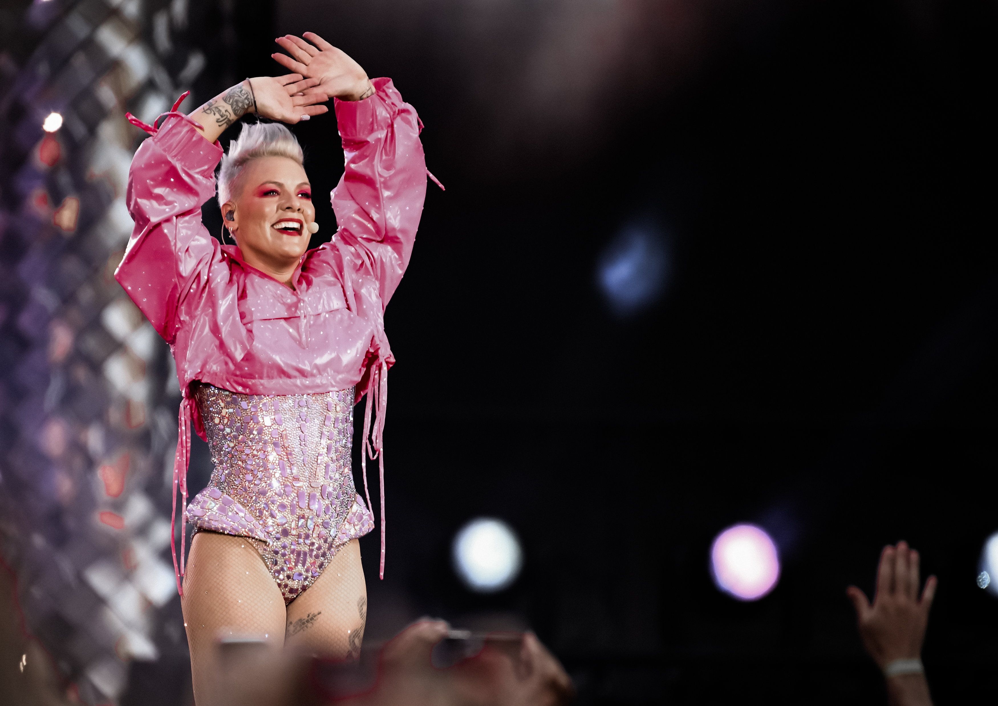 Download von www.picturedesk.com am 01.07.2023 (08:59).  28.06.2023, Olympiastadion, Berlin, GER, Konzert, Pink auf Ihrer Summer Carnival Tour, im Bild Alecia Beth Moore,besser bekannt als Pink // during concert of Pink on her Summer Carnival Tour at the Olympiastadion in Berlin, Germany on 2023/06/28. EXPA Pictures © 2023, PhotoCredit: EXPA/ Eibner-Pressefoto/ Lakomski *****ATTENTION - OUT of GER***** - 20230630_PD8955 - Rechteinfo: Rights Managed (RM)