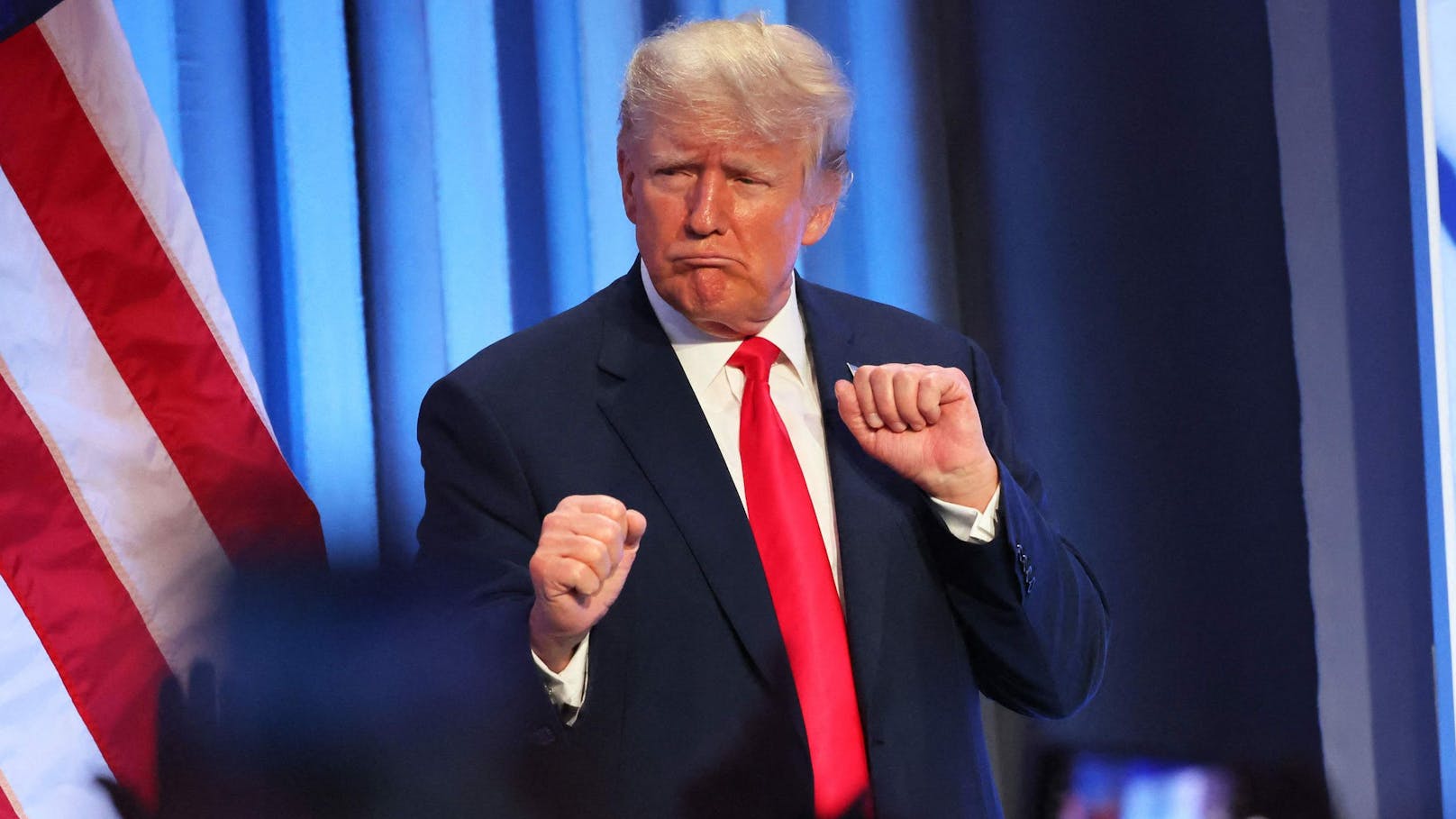 Ex-Präsident <strong>Donald Trump</strong> tanzt bei einer Wahlveranstaltung in Philadelphia, Pennsylvania.