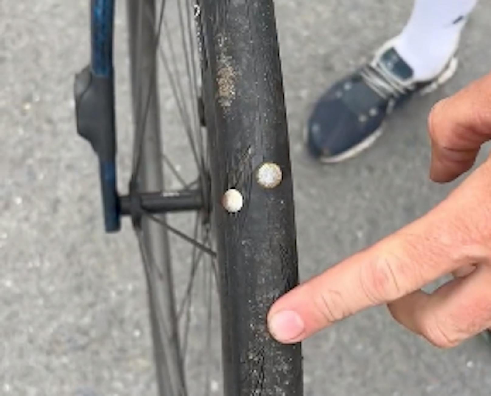 "Haufen Idioten!" Nägel auf Straße bei Tour de France