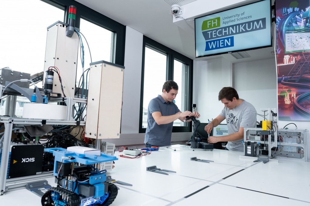 Technikum Wien Academy freut sich über digitale Zwillinge.