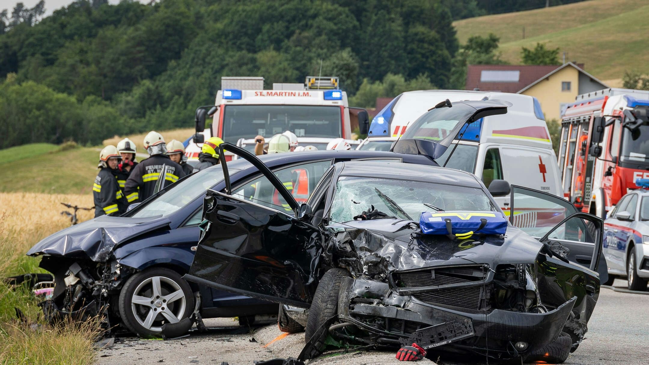 Glich einem Schlachtfeld: die L1507 in St. Martin im Mühlkreis (Bez. Rohrbach).