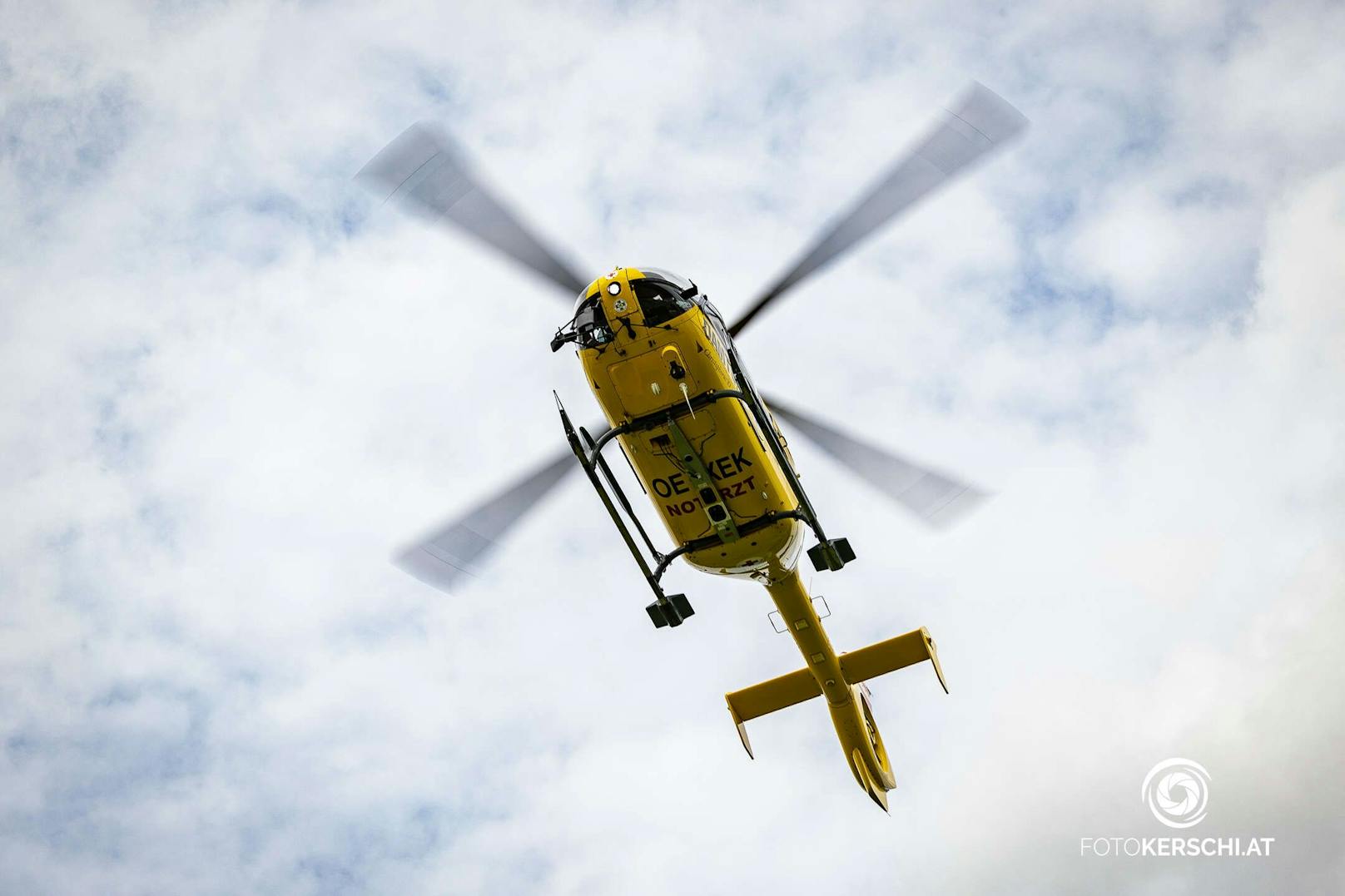 Zwischen St. Martin und Landshaag kam es am Samstagnachmittag zu einem folgenschweren Verkehrsunfall mit zwei Toten und sechs teils schwer verletzten Personen.