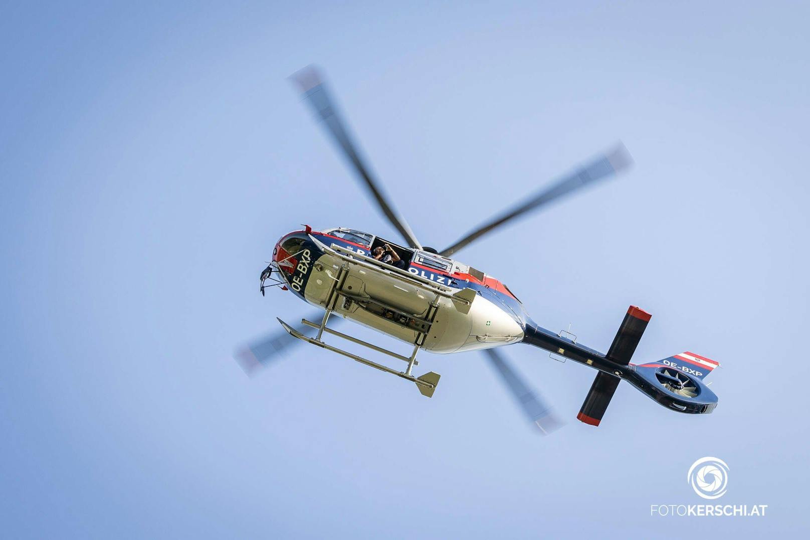 Zwischen St. Martin und Landshaag kam es am Samstagnachmittag zu einem folgenschweren Verkehrsunfall mit zwei Toten und sechs teils schwer verletzten Personen.