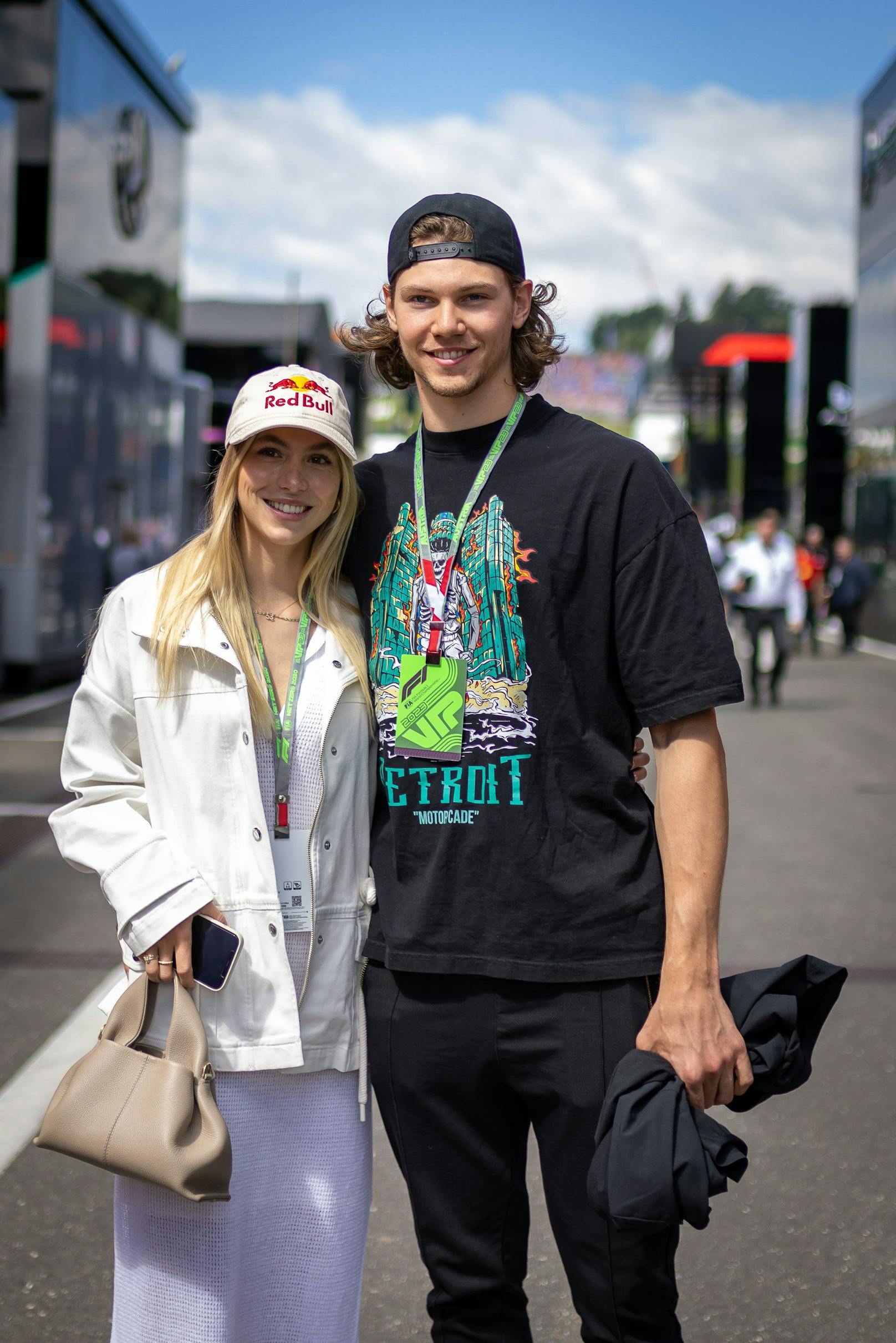 Deutschlands Wintersport-Traumpaar: Anna Seidel (Shorttrack) und NHL-Superstar Moritz Seider, Detroit-Teamkollege des Österreichers Marco Kasper.