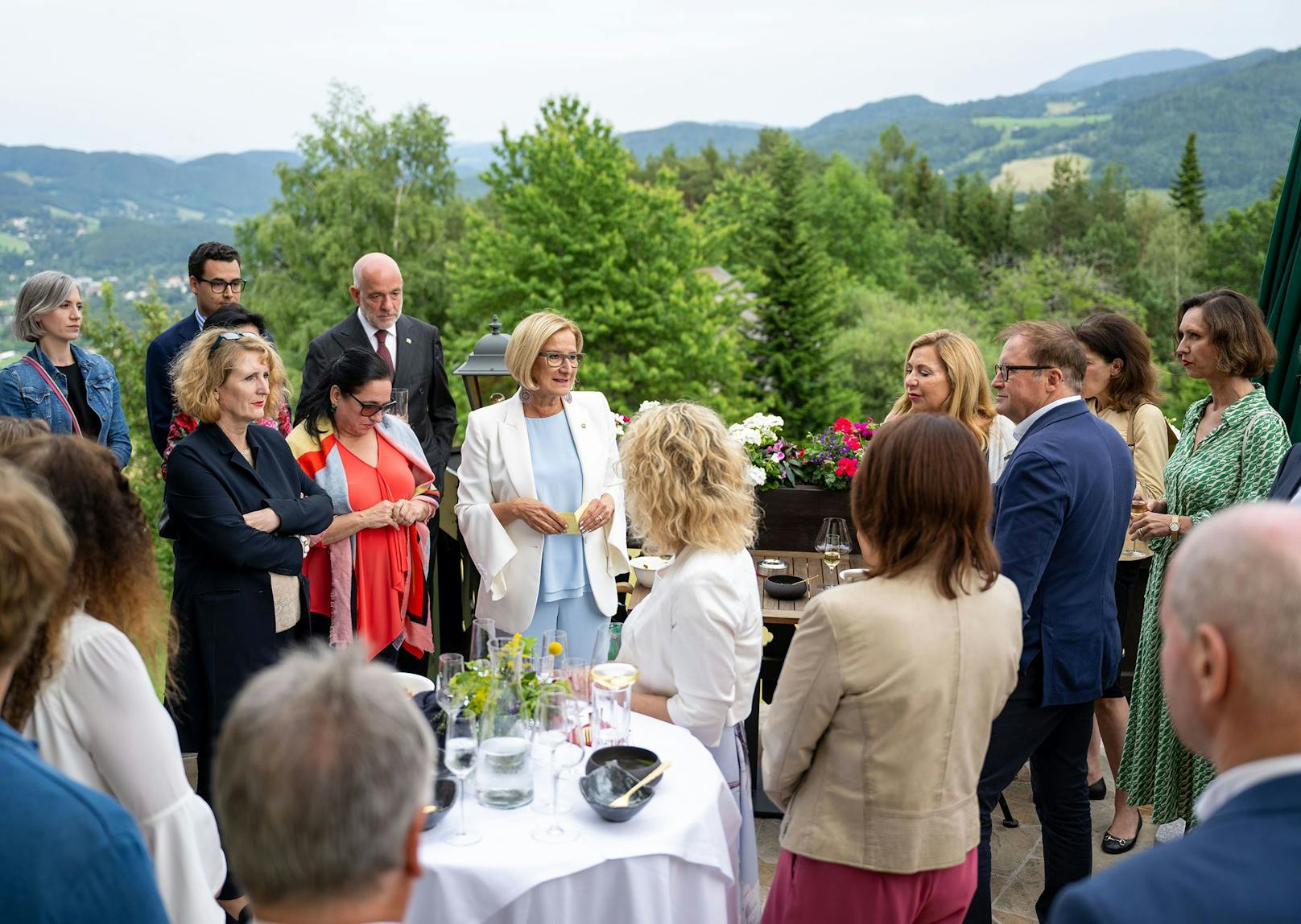 Landeshauptfrau Johanna Mikl-Leitner bei ihrem Eröffnungsstatement im Rahmen der Festspiele Reichenau.