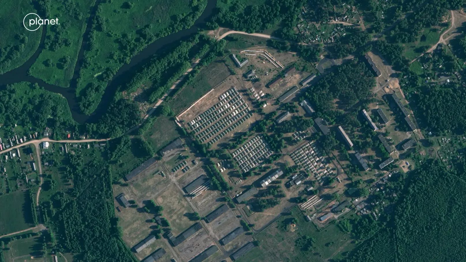 Satellitenbilder zeigen riesiges Feldlager in Belarus