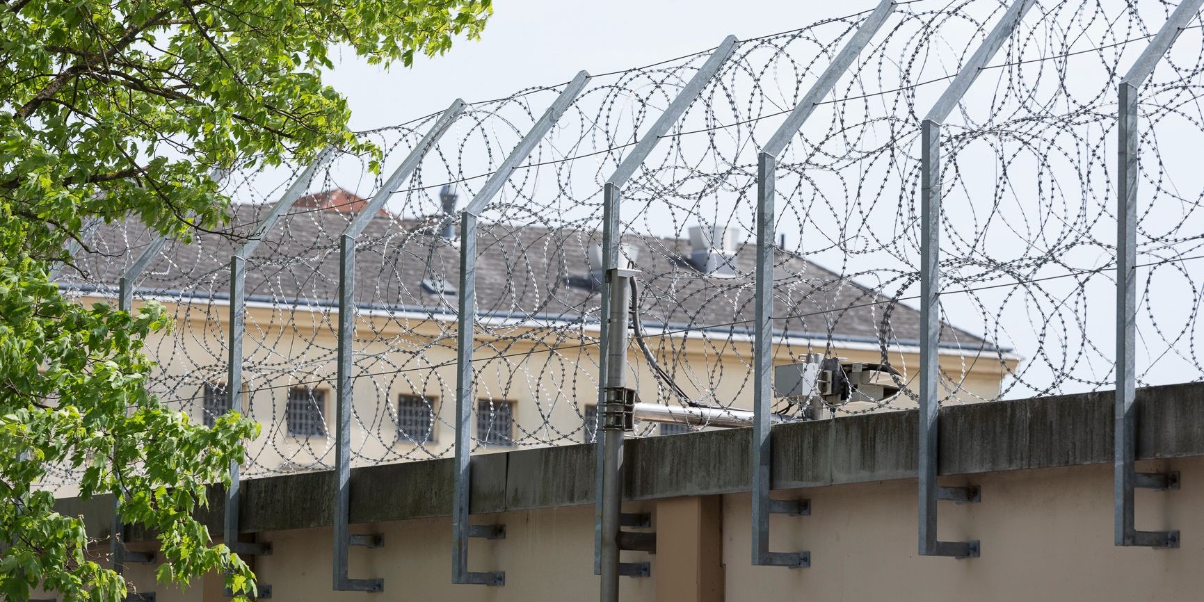 Die FPÖ will mehr über die "Kuschelzellen" hinter Gittern wissen.