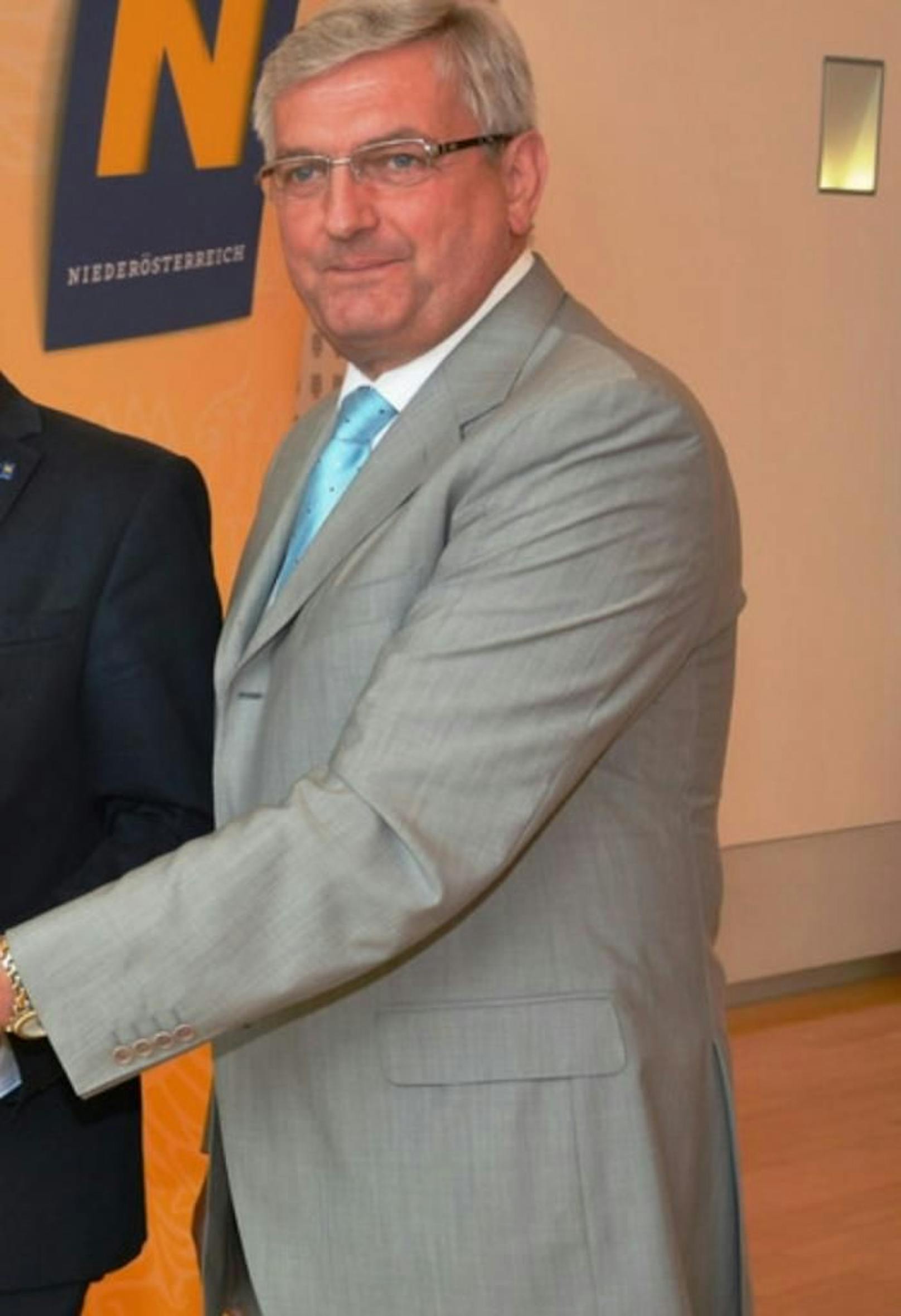Grafenwörths Bürgermeister Alfred Riedl ist ein "alter Fuchs" in der Politik: Seit über 3 Jahrzehnten Ortschef (seit 1990), er war 20 Jahre Landtagsabgeordneter, ist aktuell Präsident des österreichischen Gemeindebundes, war auch 20 Jahre (bis 2021) Präsident den nö. Gemeindebundes und ist Aufsichtsrat bei der NÖ Versicherung.