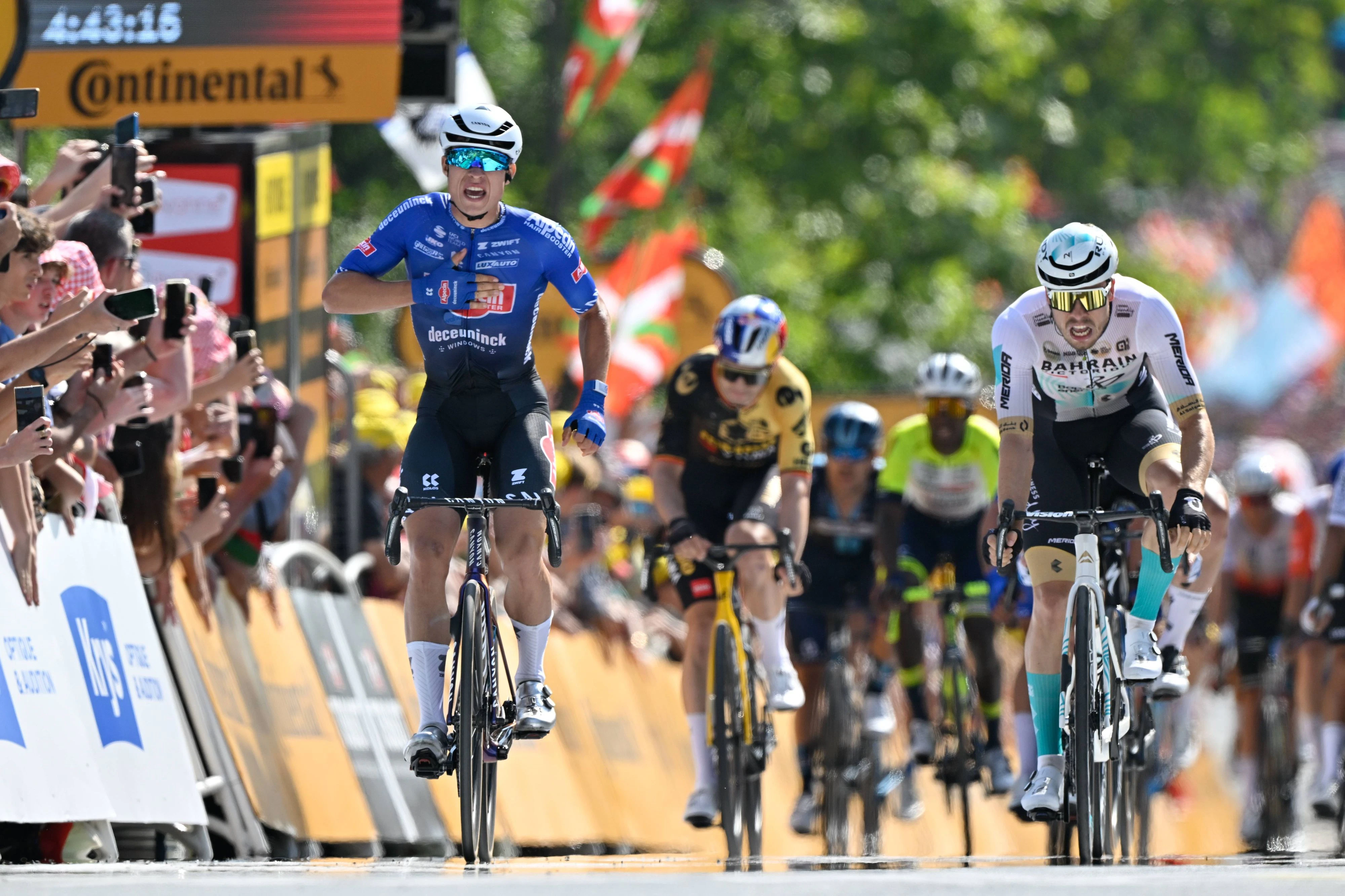 Jasper Philipsen gewinnt die dritte Etappe.