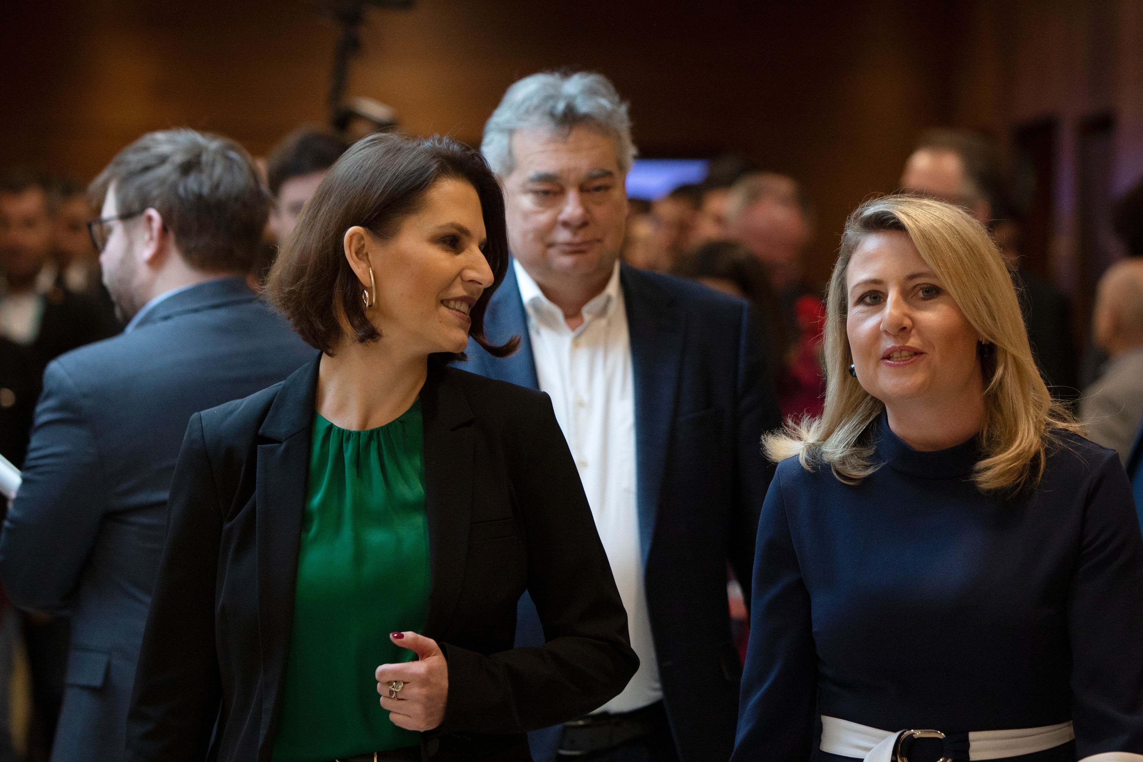 Die Daten von Verfassungsministerin Karoline Edtstadler und Frauenministerin Susanne Raab wurden irrtümlich beschlagnahmt.