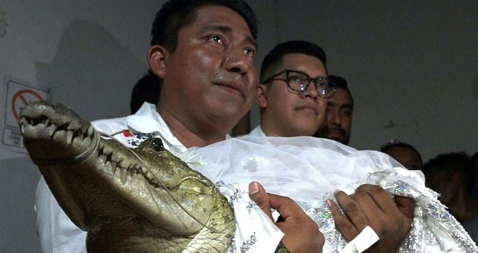 Der Bürgermeister einer mexikanischen Ortschaft heiratete ein Krokodil.