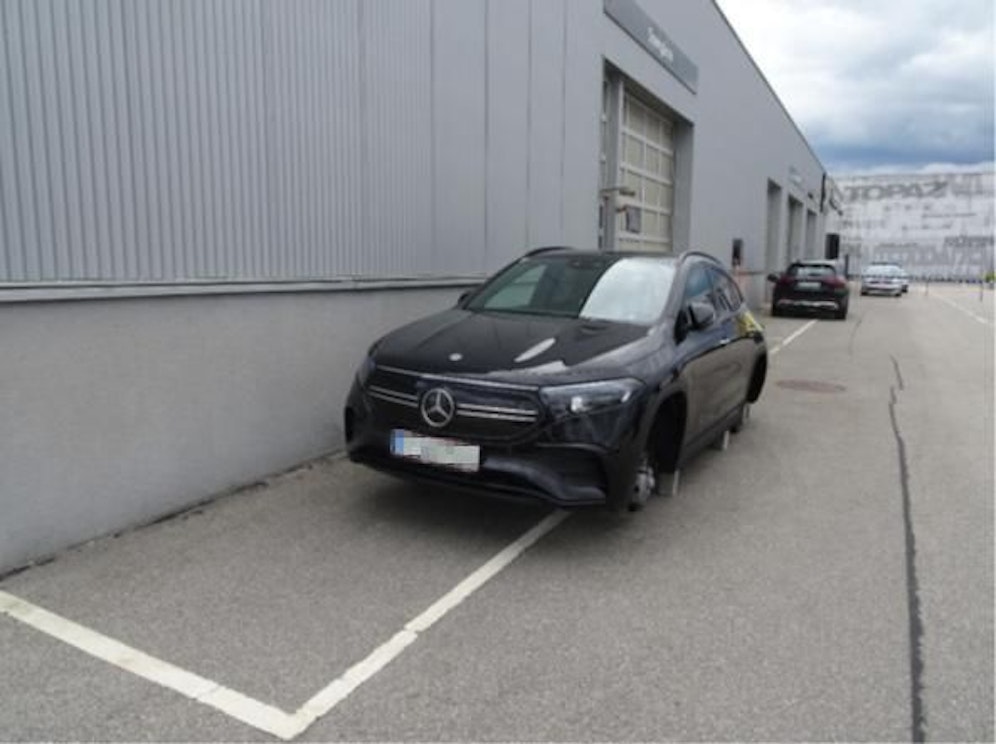 Tatort: ein Autohaus im Waldviertel - vier hochpreisige Reifensätze sind weg.