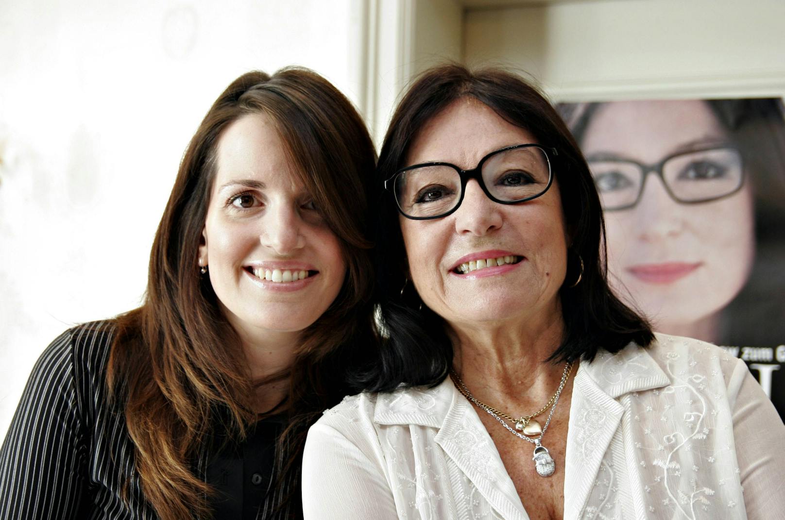 Nana Mouskouri und ihre Tochter Lenou, 2004